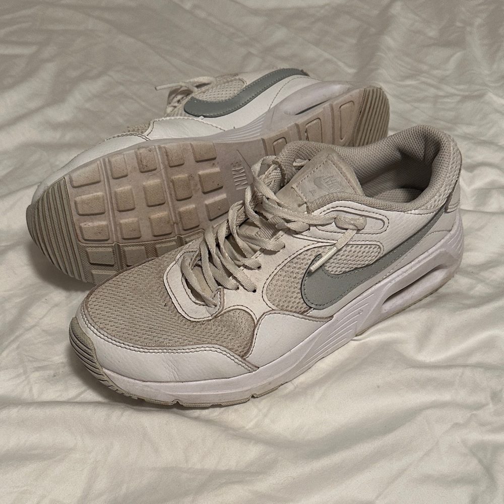 Nike Women's Athletic Shoes - White and Gray
